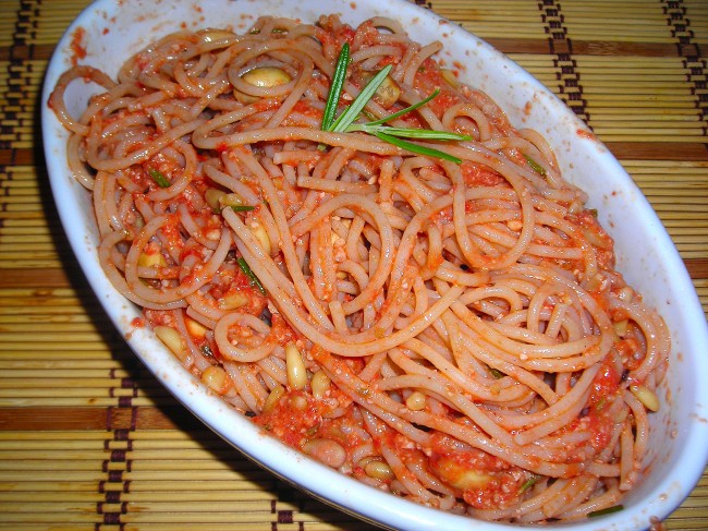 spaghetti pistacchi, pinoli e noci 1