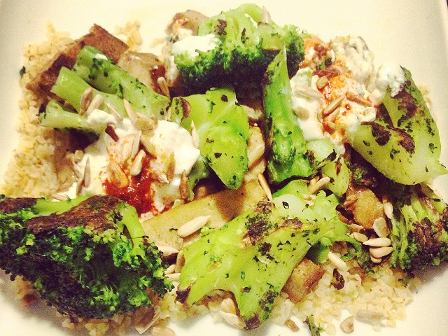 insalata di seitan, broccoli e bulghur
